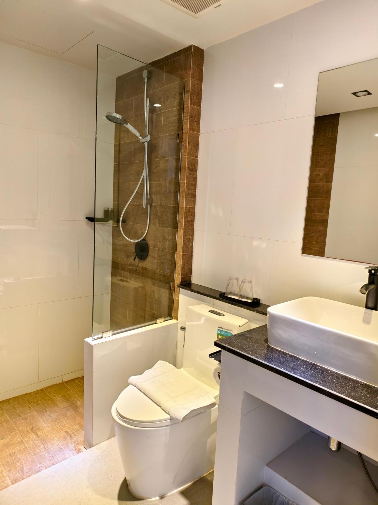 Lek Lek Samui Room X Coffee Bar Bãi biển Chaweng Ngoại thất bức ảnh